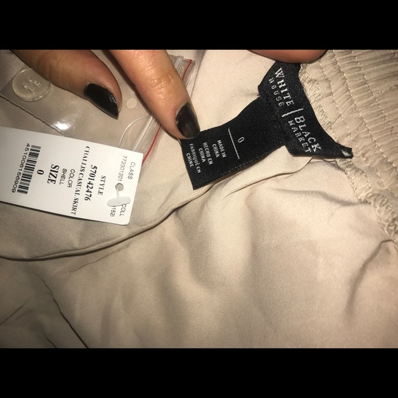 NWT • WHITE HOUSE BLACK MARKET CREAM SAFARI SKIRT - Picture 4 of 4